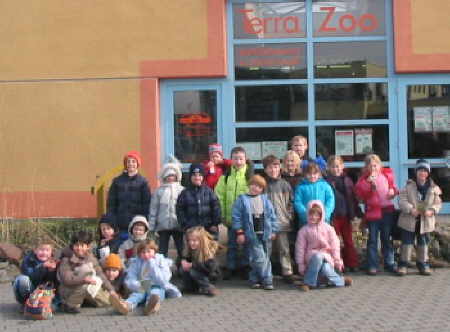 Klasse 1a vor dem Terrazoo in Rheinberg