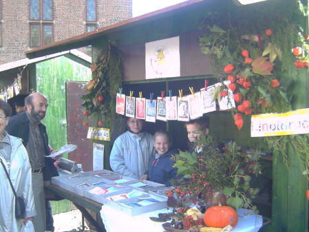 Klasse 4 a auf dem Karten-Markt